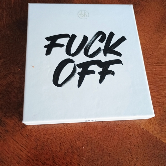 Eyeshadow Palette with Mirror - Picture 4 of 4